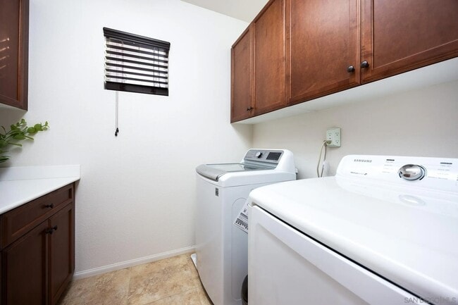 Building Photo - 1813 Cyan Ln