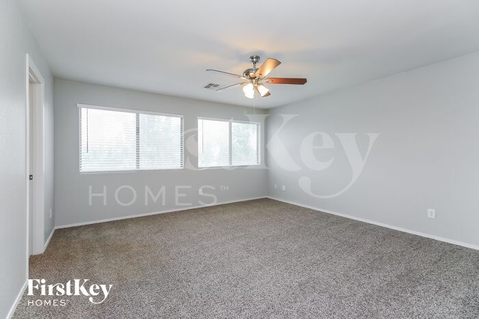 Building Photo - 617 E Payton Cir