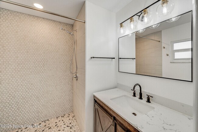 Building Photo - 490 Park Ave