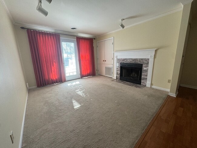 Building Photo - 921 Harbor House Dr