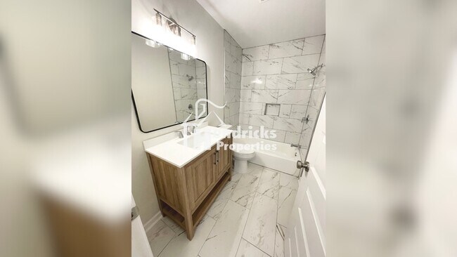 Building Photo - 1500 Ivy Rd