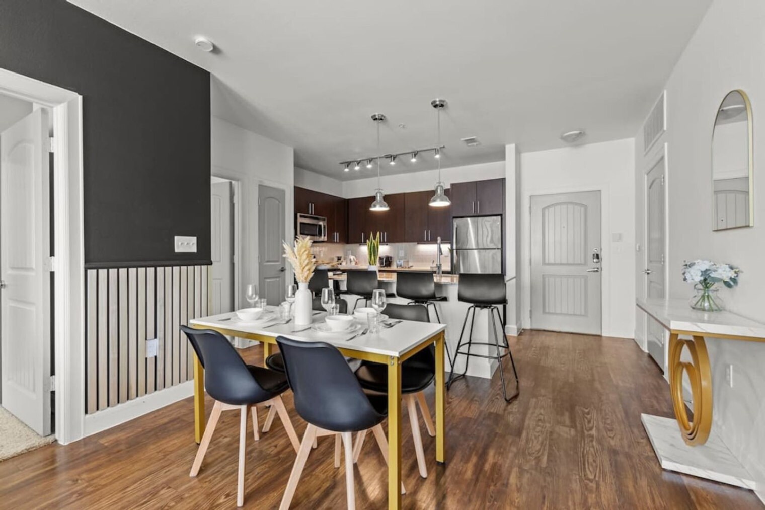 Building Photo - 5250 Town and Country Blvd