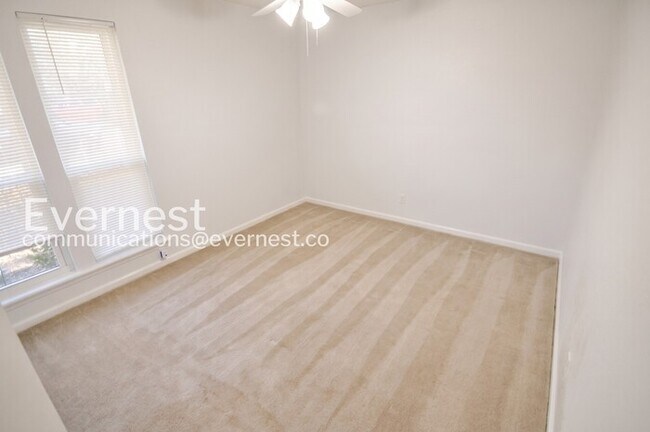 Building Photo - 3 Bed, 2 Bath Home with Fenced Yard & Garage / Pet-Friendly / Coming Soon!