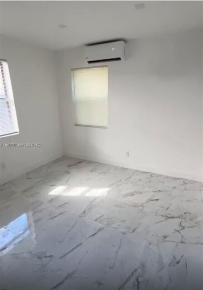 Building Photo - 505 N 24th Ave