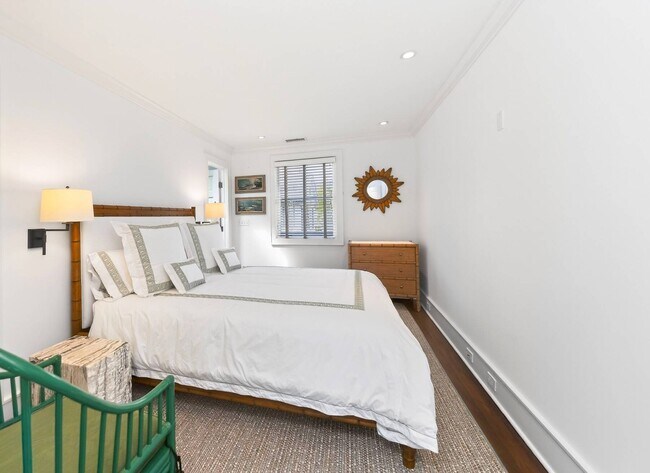 Building Photo - 133-135 Toylsome Ln