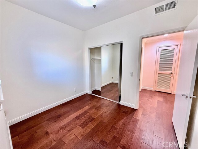 Building Photo - 111 S Oak Knoll Ave