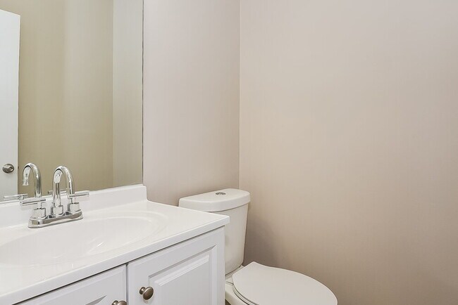 Building Photo - 27 Sandstone Pl