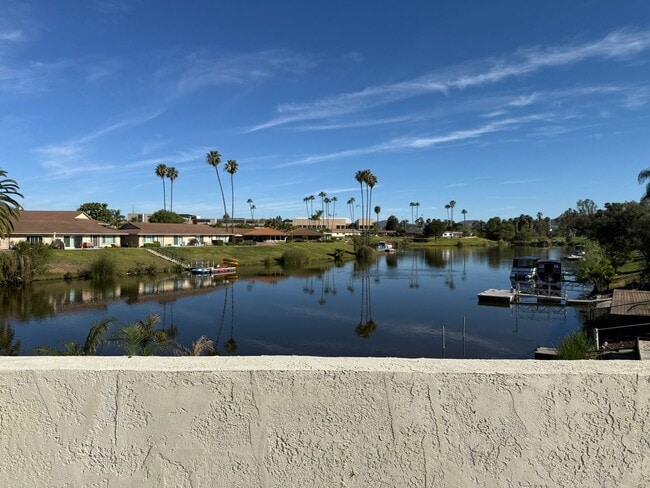 Building Photo - Beautiful corner condo in Lake San Marcos
