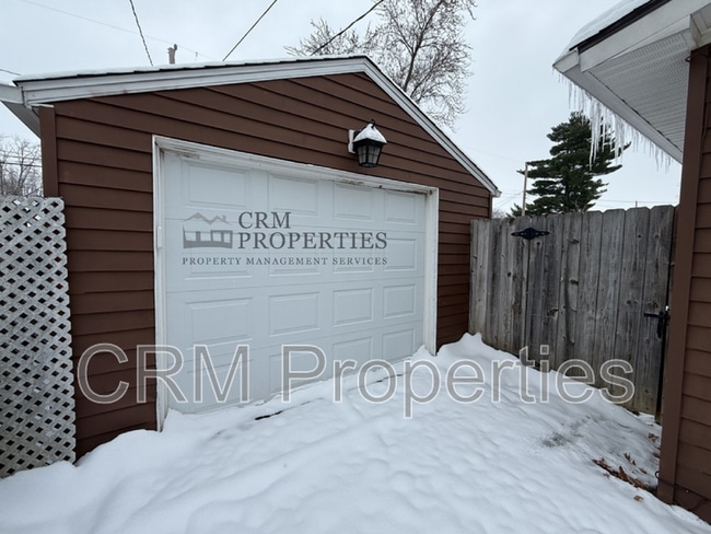 Building Photo - 1004 E Cornell Rd