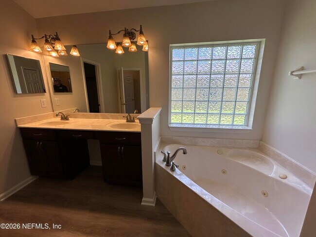 Building Photo - 13916 Fish Eagle Dr E
