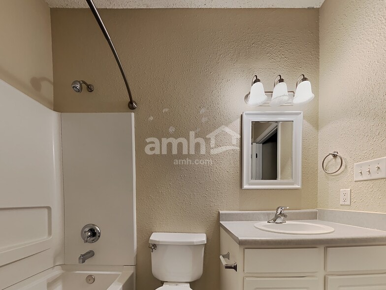 Building Photo - 12247 Inside Trail