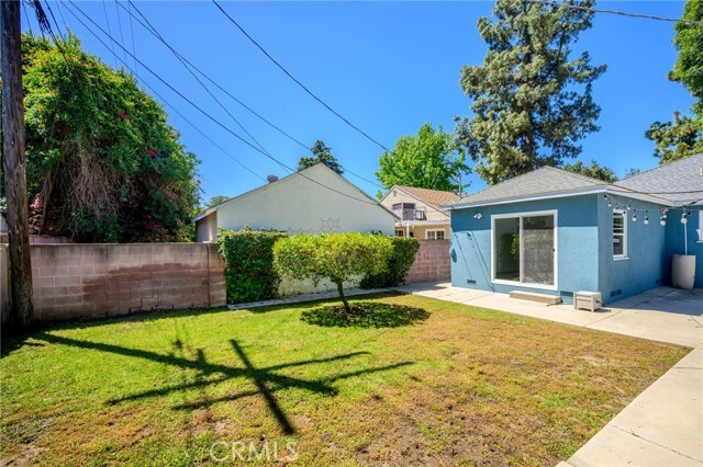 Building Photo - 6438 Densmore Ave