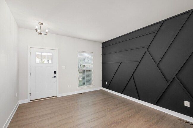 Building Photo - Family-Friendly Townhome for Rent in Baker...