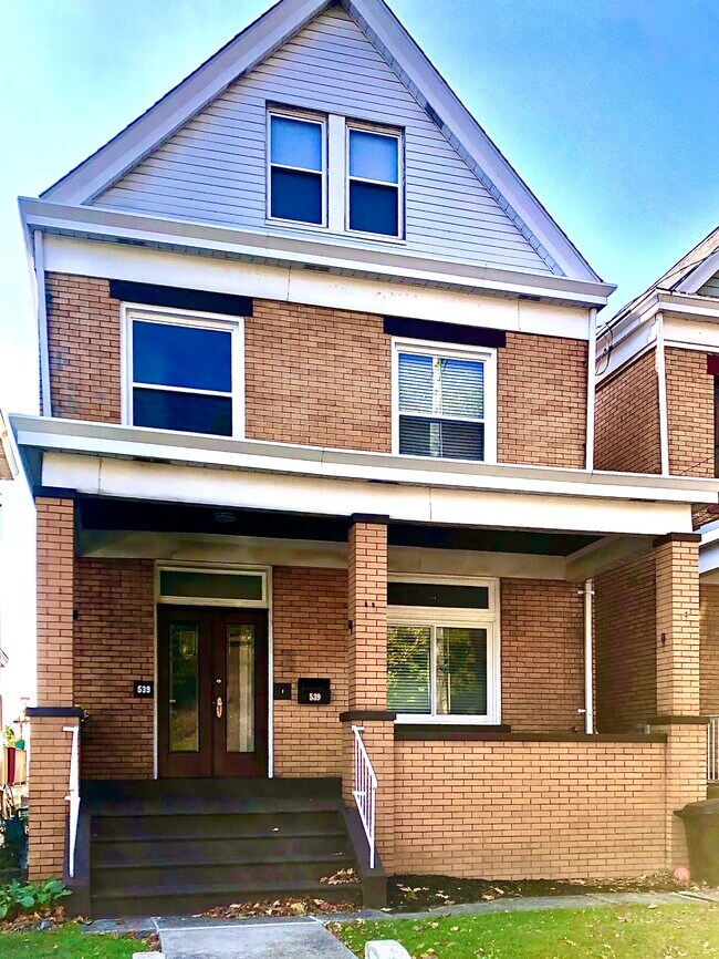 Building Photo - 539 Forest Ave