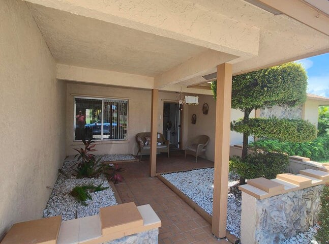 Building Photo - 616 White Water Dr