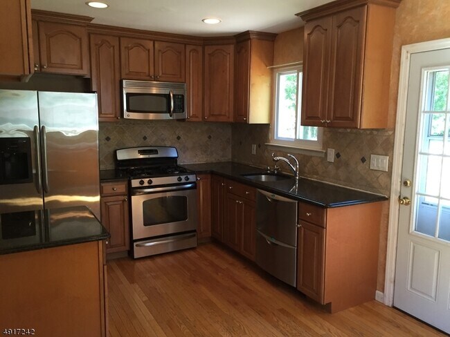 Building Photo - 27 Haddon Rd