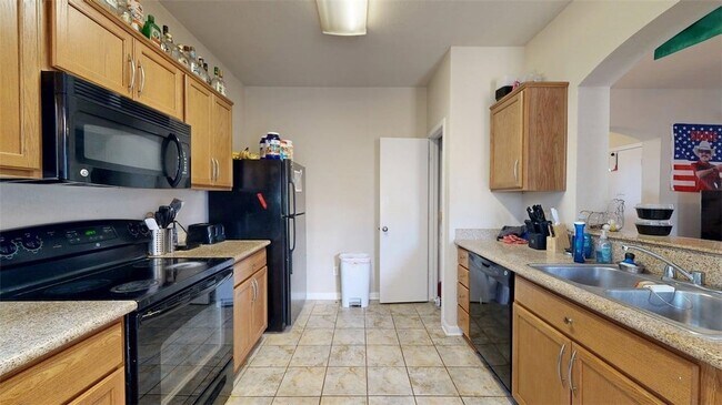 Building Photo - 2933 McLaren Dr