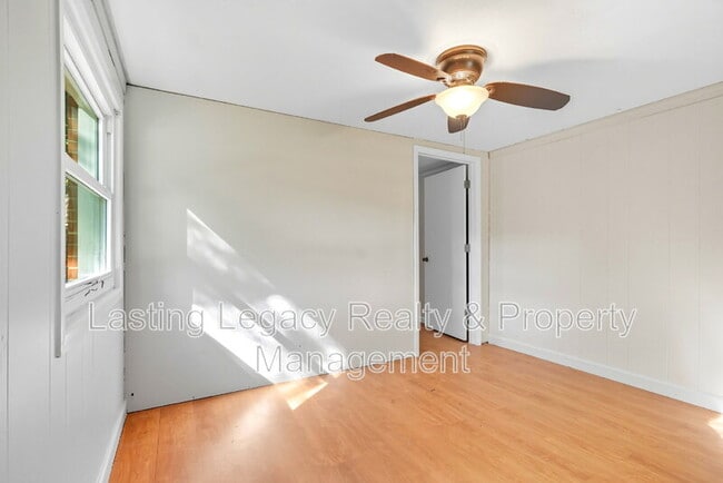 Building Photo - 4850 Ellen Ave