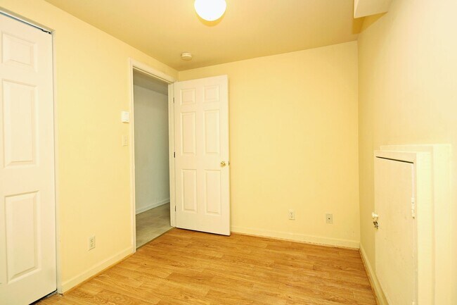 Building Photo - Basement Apartment Near UVA & Downtown