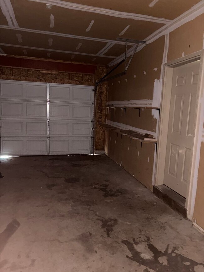 Building Photo - 16 Vickilee Dr