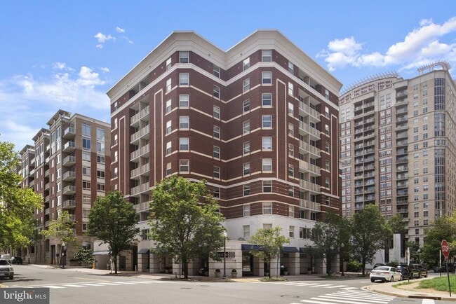 Building Photo - 880 N Pollard St
