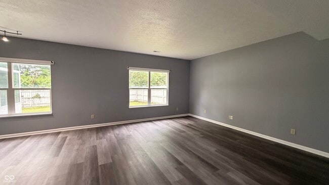 Building Photo - 6015 Lakeside Manor Ave