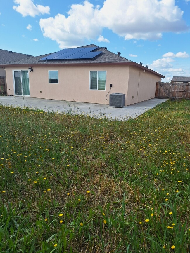 Building Photo - 2226 Mickelson Dr