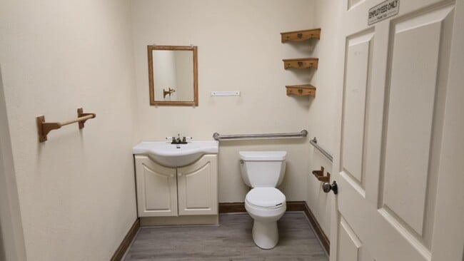 Building Photo - 1204 Washington St