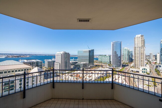 Building Photo - 700 W Harbor Dr