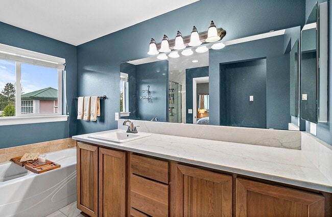 Building Photo - 4Bd/2.5Ba Renton Townhome