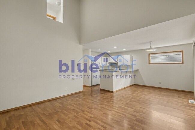Building Photo - 520-522 SW 150th Ave