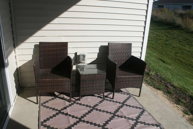 Building Photo - 3938 Pinot Dr