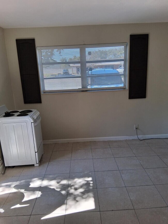 Building Photo - 1300 NW 61st Ave