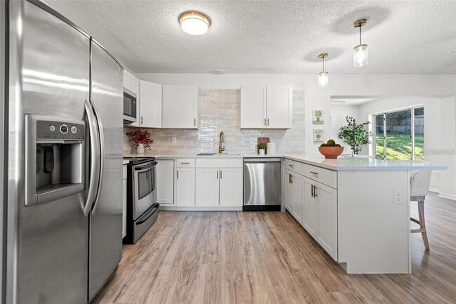 Building Photo - 7370 Holiday Dr