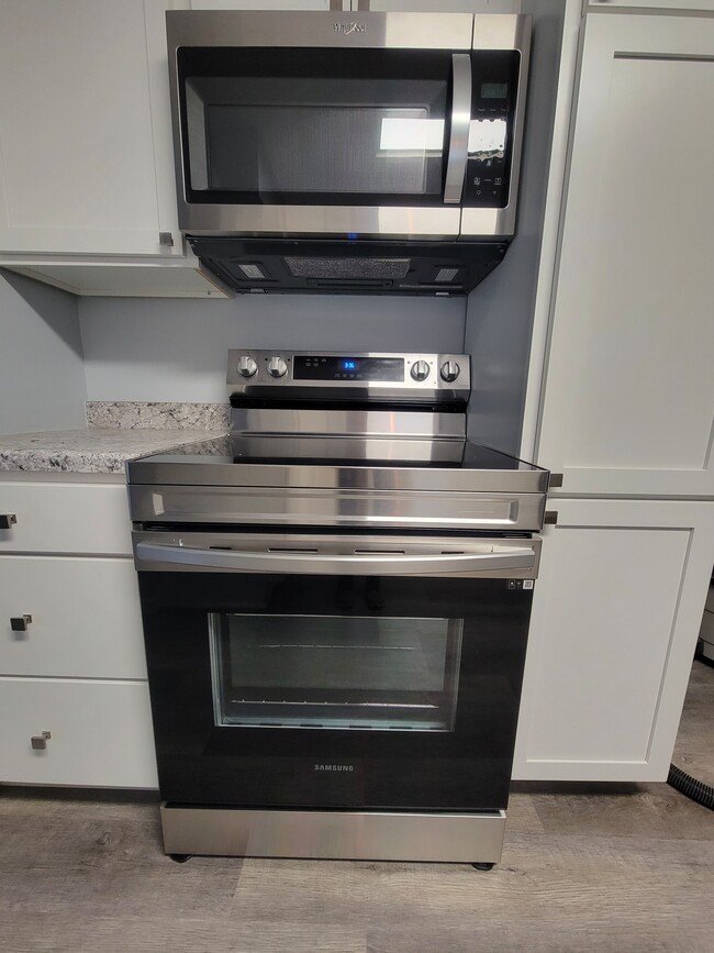 Stainless steel appliances - 183 Maple St