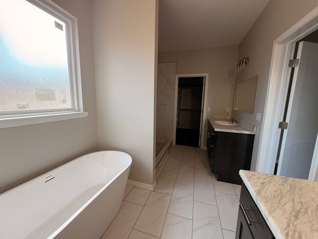 Building Photo - Welcome to your dream home in Russellville, AR!