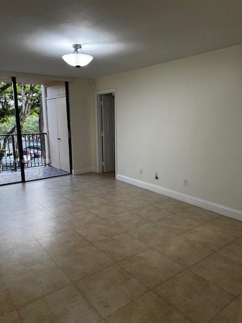 Building Photo - 14525 N Kendall Dr