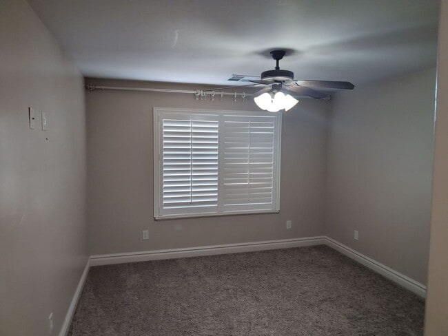 Building Photo - PET FRIENDLY -Spacious 6 Bedroom Home in St. George