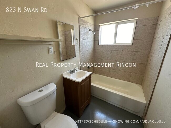 Building Photo - 823 N Swan Rd