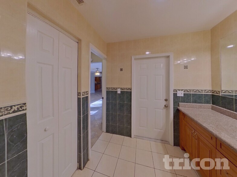 Building Photo - 3133 Swan Ln