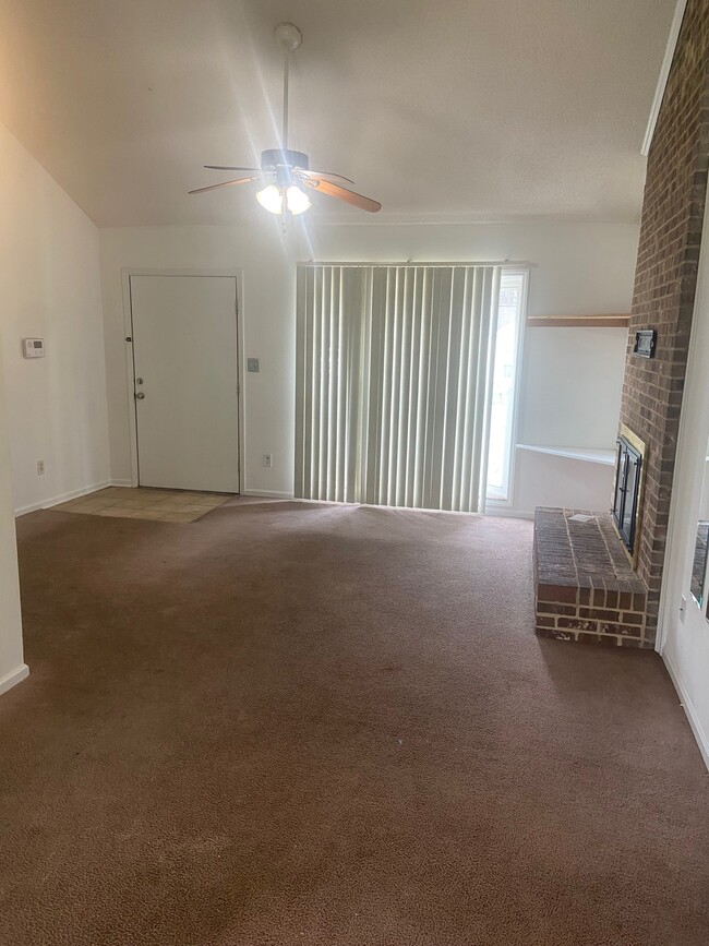 Building Photo - 6621 Pinta Ct