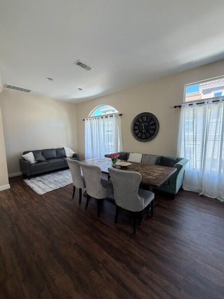 Building Photo - 205 Montana del Lago Dr