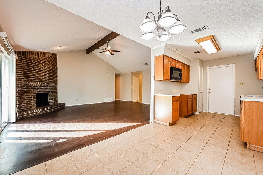 Building Photo - 6217 Cool Springs Dr