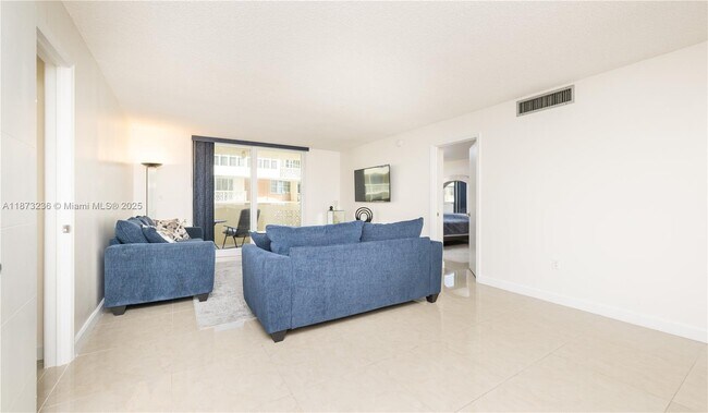 Building Photo - 1833 S Ocean Dr