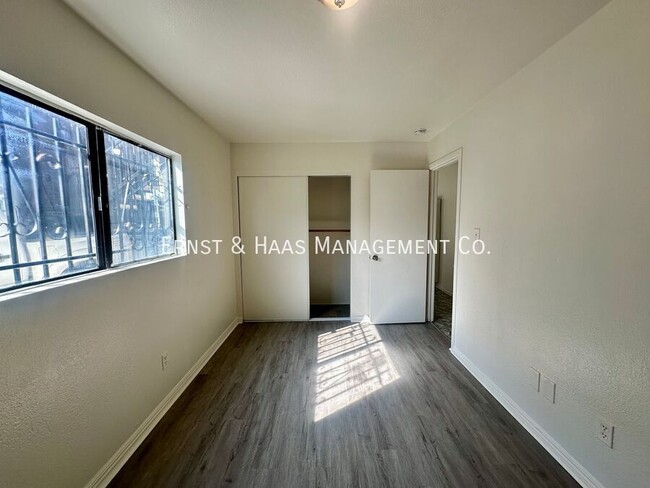 Building Photo - Lovely 2 Bedroom Apartment in Long Beach!