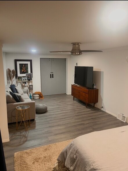 Lower level bedroom - 301 Marshall St