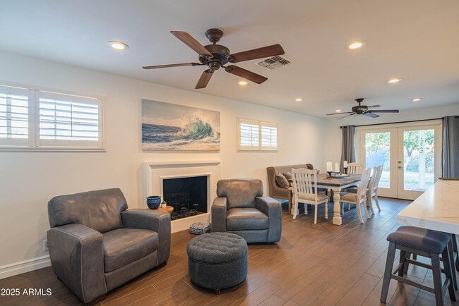 Building Photo - 1909 E Bethany Home Rd