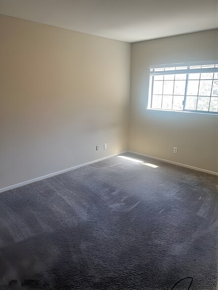 Building Photo - 4340 Sanderling Cir