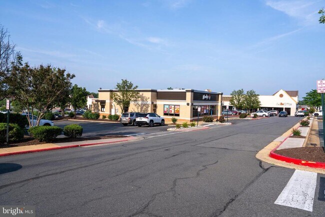 Building Photo - 9207 Hunting Pines Pl