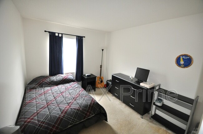 Building Photo - 6227 Oakglen Dr